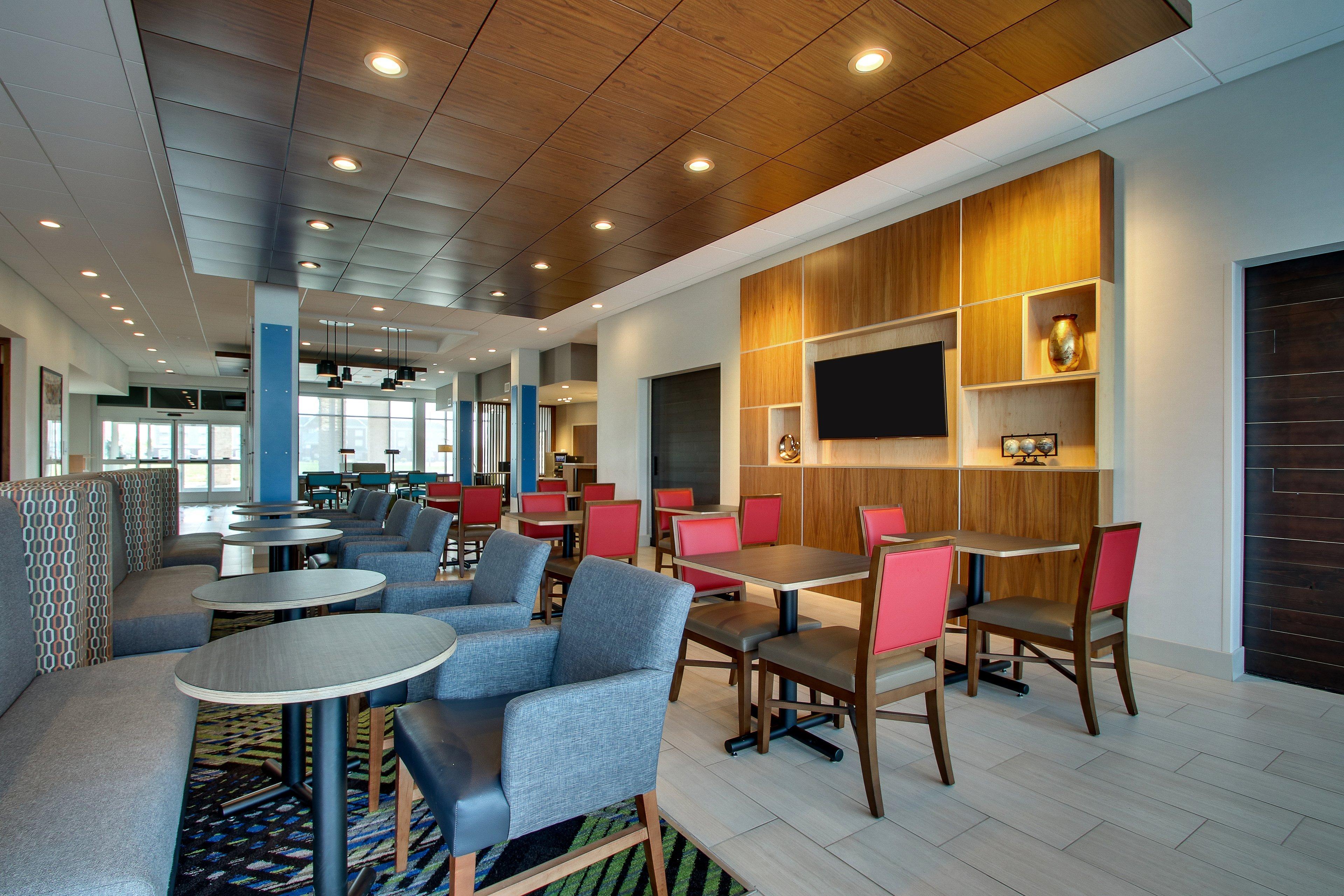 Holiday Inn Express & Suites Troy By Ihg Exterior foto